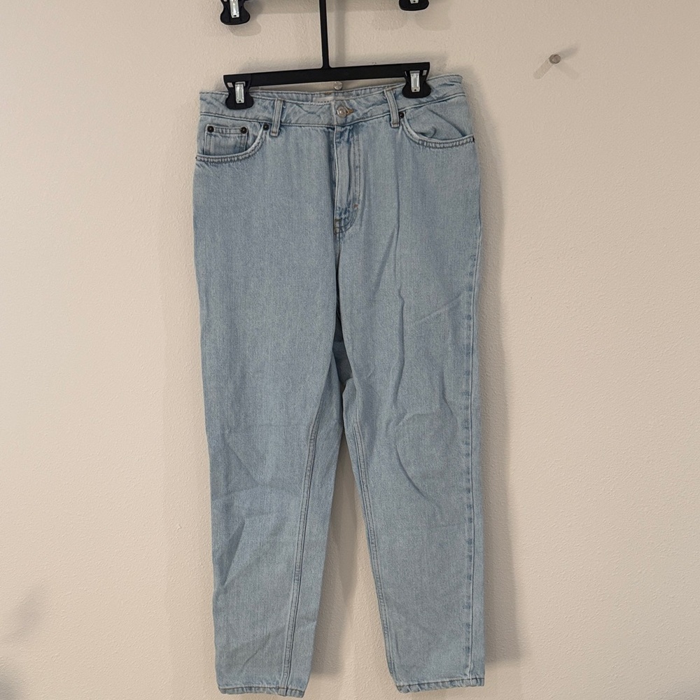 TOPSHOP Mom Light Wash High-Rise Jeans